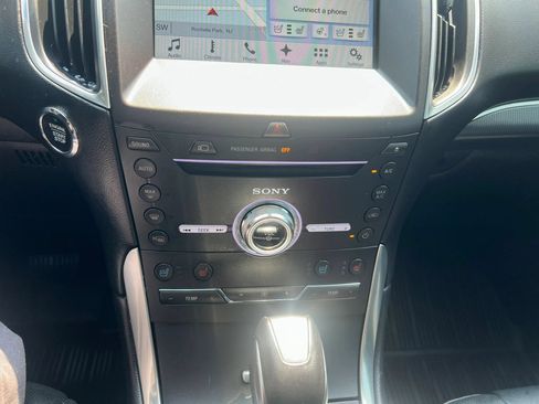 Used 2017 Ford Edge Titanium w/ Equipment Group 302A AWD/4WD image 22