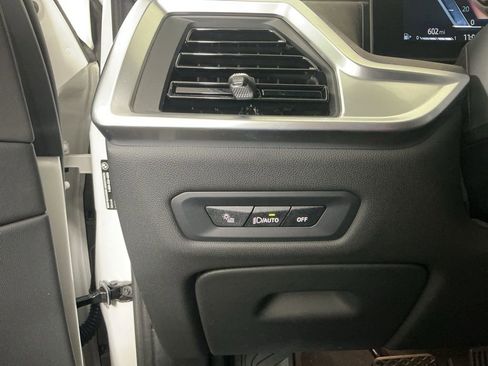 Certified 2025 BMW X5 sDrive40i w/ Climate Comfort Package RWD image 17