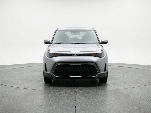 Used 2025 Kia Soul LX w/ LX Technology Package FWD image 2