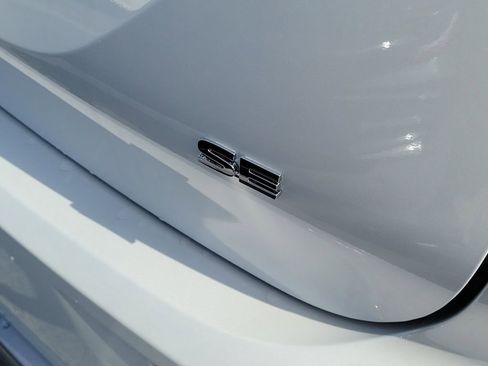 New 2025 Mitsubishi Outlander SE image 6