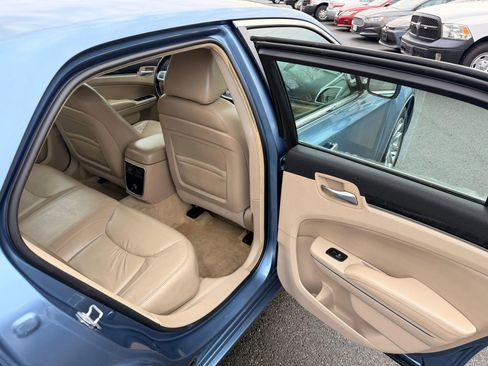 Used 2011 Chrysler 300 Limited image 18