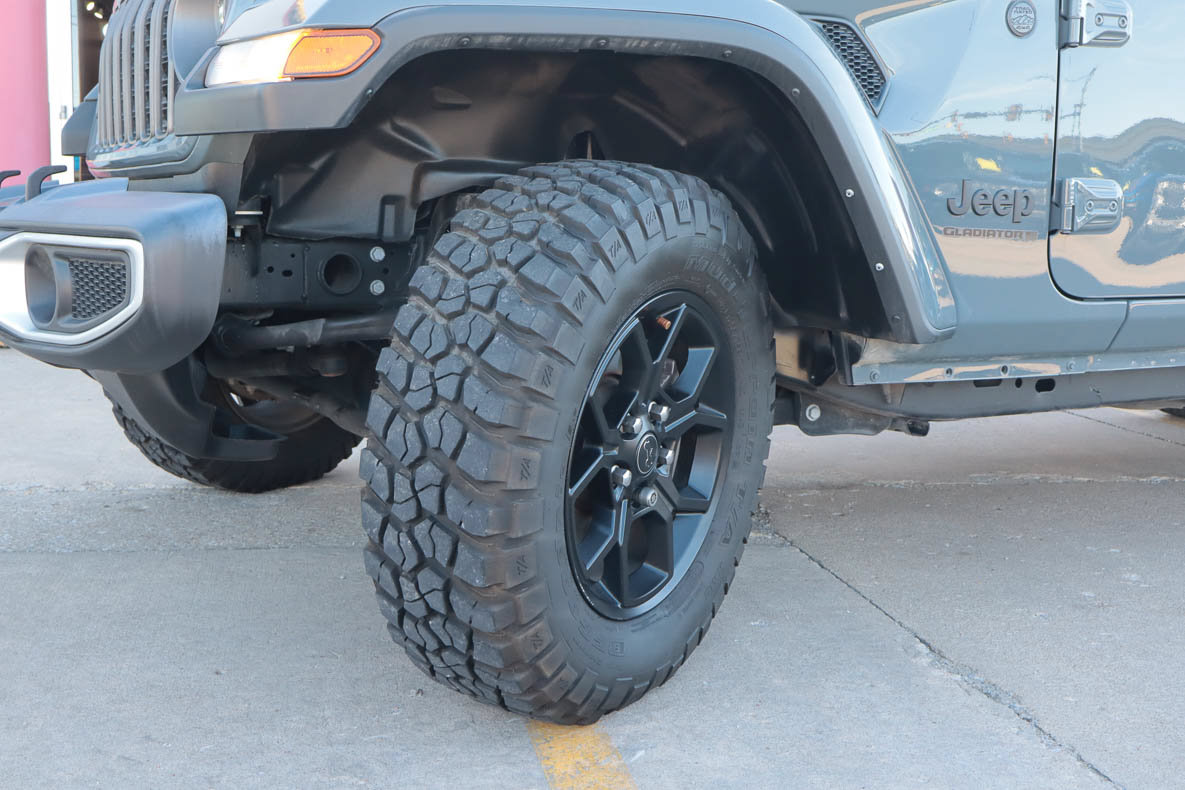 Used 2025 Jeep Gladiator Mojave AWD/4WD image 19