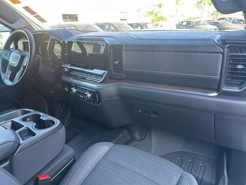 Used 2023 GMC Sierra 1500 SLE image 29