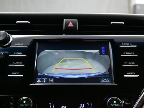 Used 2018 Toyota Camry XLE w/ Four Season Floor Mat Package FWD image 18