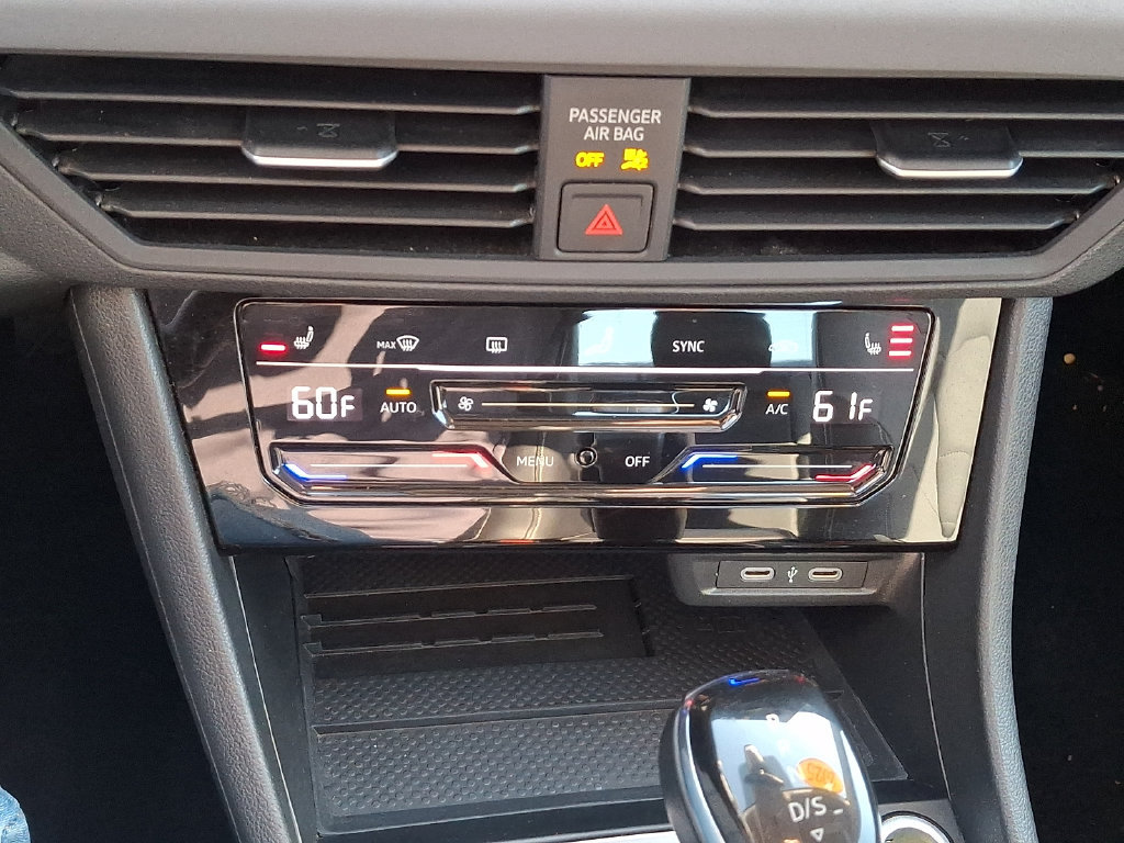 Used 2025 Volkswagen Jetta SE FWD image 16