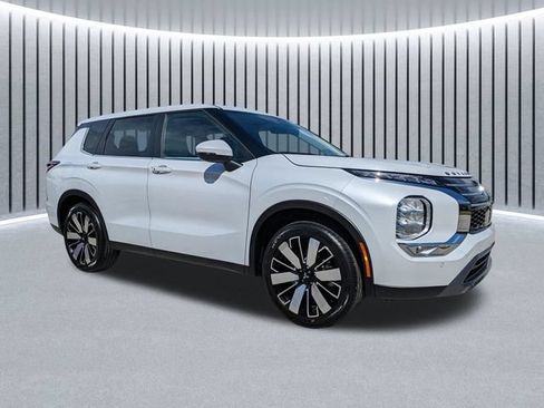 New 2026 Mitsubishi Outlander SE FWD image 2