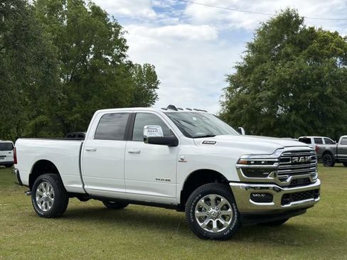Used 2026 RAM 2500 Laramie AWD/4WD image 3