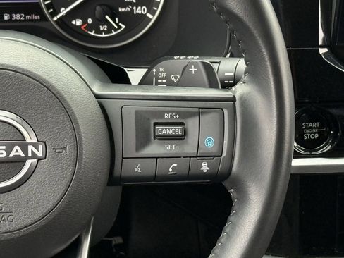 Used 2025 Nissan Pathfinder SV image 14