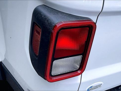 Used 2024 Jeep Gladiator Sport AWD/4WD image 28