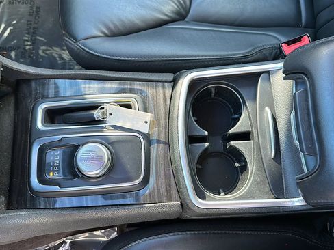 Used 2017 Chrysler 300 Limited image 36