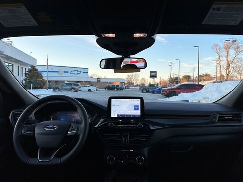 Used 2025 Ford Escape ST-Line AWD/4WD image 12