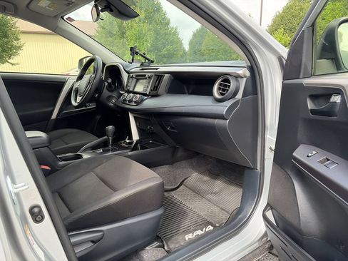 Used 2018 Toyota RAV4 LE w/ All Weather Liner Package AWD/4WD image 13
