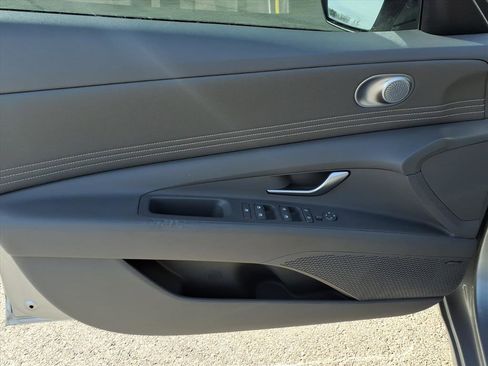 Used 2021 Hyundai Elantra SEL w/ Convenience + Premium Package image 11