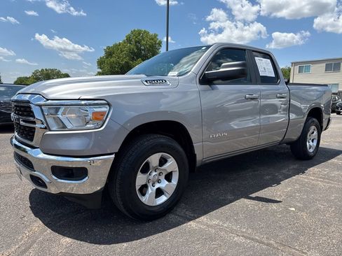 Used 2022 RAM 1500 Big Horn AWD/4WD image 3