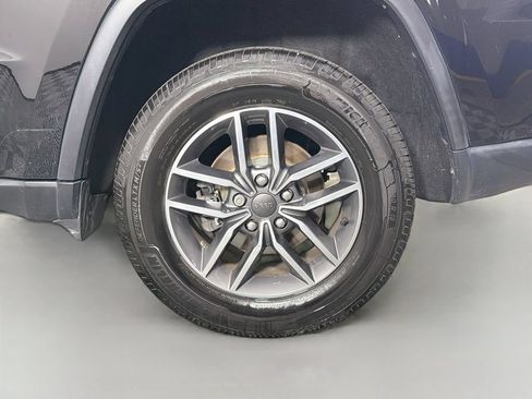 Used 2020 Jeep Grand Cherokee Limited AWD/4WD image 31
