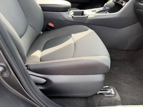 Certified 2025 Toyota RAV4 LE image 40