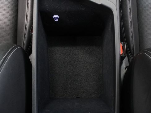 Used 2025 Genesis G70 2.5T RWD image 27