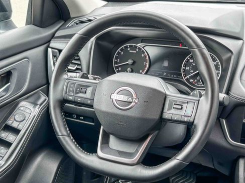 Used 2025 Nissan Rogue SV FWD image 15