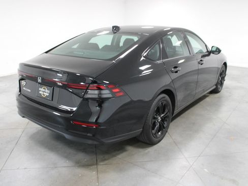 Used 2025 Honda Accord SE image 9