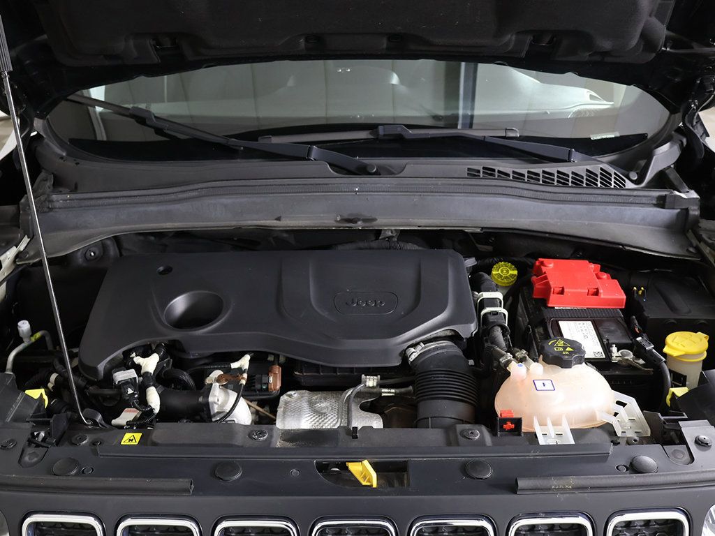 Used 2019 Jeep Renegade Latitude AWD/4WD image 17