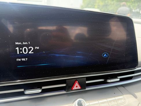 Used 2025 Hyundai Elantra SEL FWD image 11
