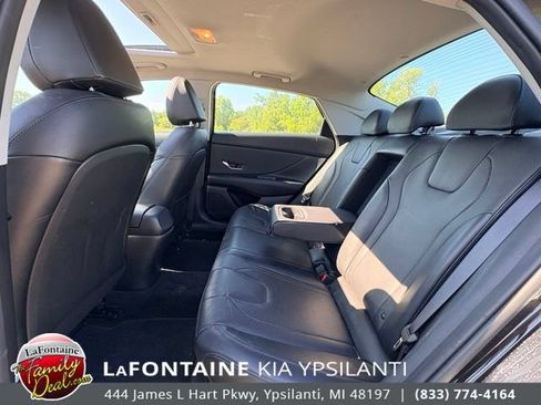 Used 2022 Hyundai Elantra Limited w/ Preferred Accessory Package FWD image 10