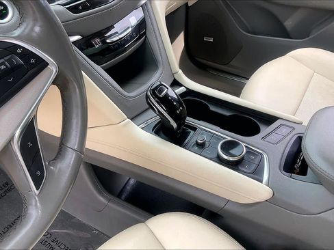 Used 2020 Cadillac XT5 Premium Luxury FWD image 17