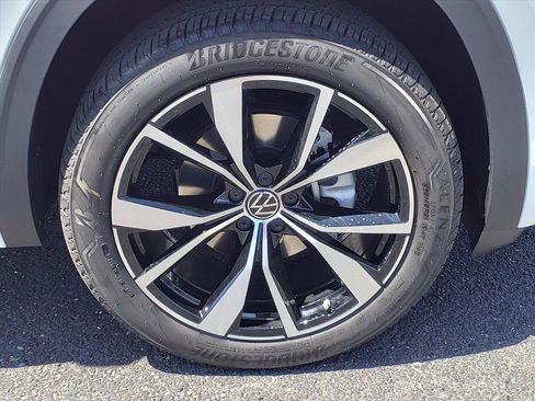 New 2026 Volkswagen Atlas Cross Sport SEL Premium R-Line image 5