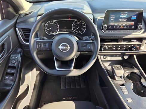 Used 2024 Nissan Rogue S FWD image 11