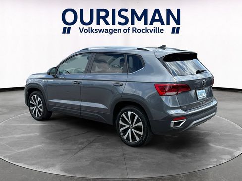 Used 2023 Volkswagen Taos SE FWD image 4