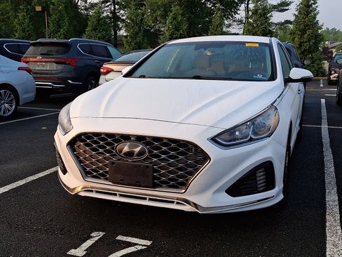 Used 2019 Hyundai Sonata SEL w/ Tech Package 02 FWD image 2