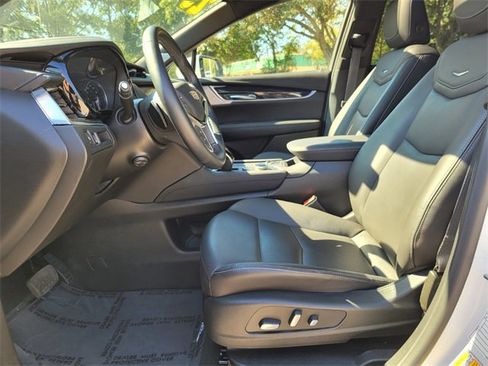 Used 2025 Cadillac XT5 Premium Luxury image 11