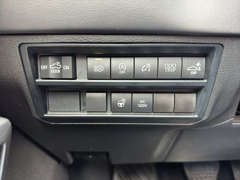 Used 2023 Toyota Tundra Platinum AWD/4WD image 25