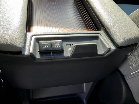 Used 2024 Toyota Sienna XLE image 40