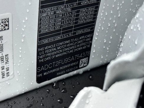 New 2025 Jaguar F-PACE R-Dynamic S image 30