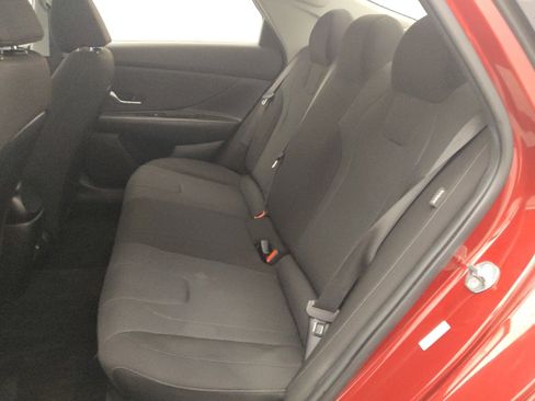 Used 2024 Hyundai Elantra SE image 18