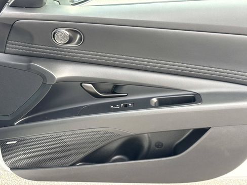 Certified 2025 Hyundai Elantra Limited w/ Cargo Package FWD image 19