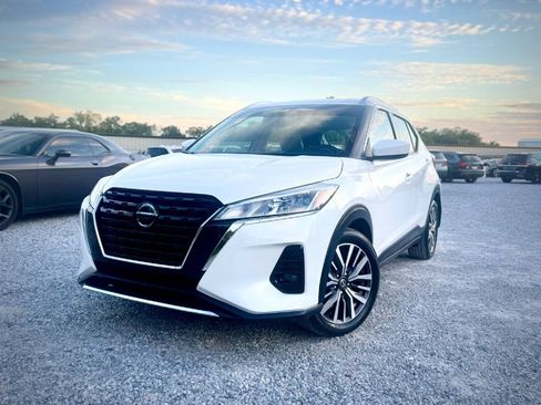 Used 2021 Nissan Kicks SV FWD image 1