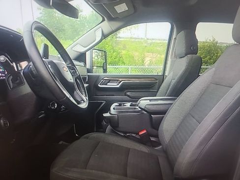 Used 2025 Chevrolet Silverado 2500 LT w/ Convenience Package AWD/4WD image 4