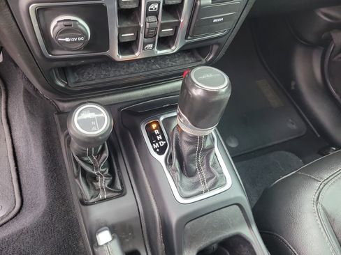 Used 2022 Jeep Gladiator Overland w/ Popular Equipment Package AWD/4WD image 25