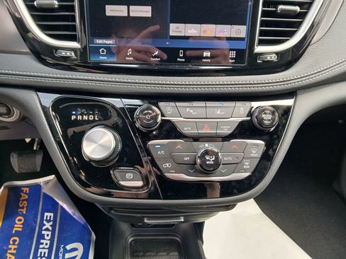 New 2026 Chrysler Pacifica Select AWD/4WD image 34