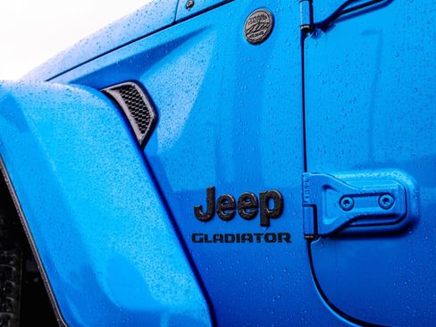 Used 2022 Jeep Gladiator Overland AWD/4WD image 3