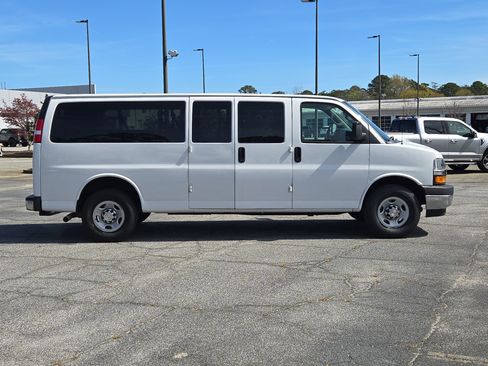 Used 2021 Chevrolet Express 3500 LT w/ LT Preferred Equipment Group image 8