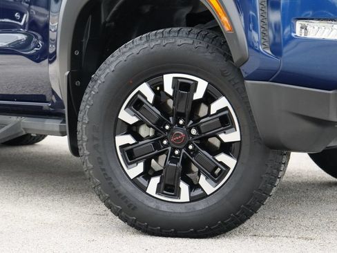 Used 2022 Nissan Frontier Pro-X RWD image 3