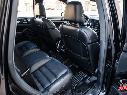 Used 2015 Porsche Cayenne Turbo image 62