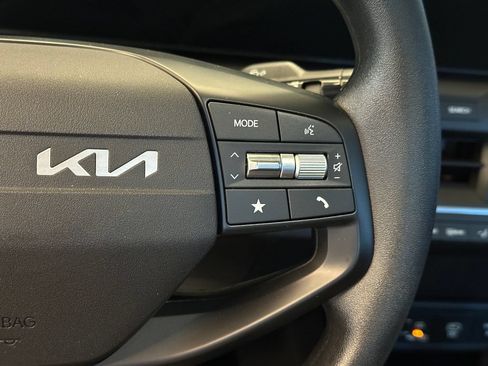 Used 2025 Kia K4 LXS FWD image 12