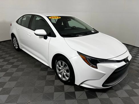 Used 2024 Toyota Corolla LE FWD image 3
