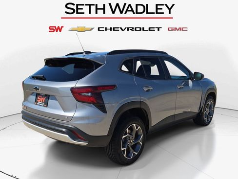 Used 2024 Chevrolet Trax LT w/ Driver Confidence Package FWD image 7