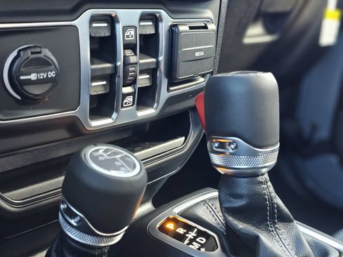 New 2026 Jeep Gladiator Sahara AWD/4WD image 20