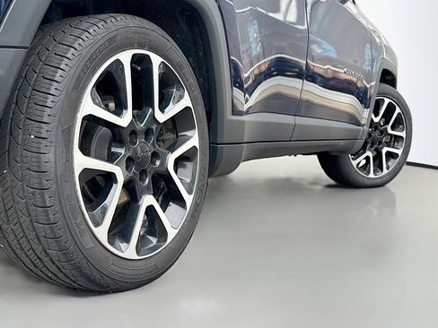 Used 2021 Jeep Compass Limited w/ Elite Exterior Group image 15